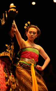 Javanese dance drama-I Nyoman Wenten and Wuri